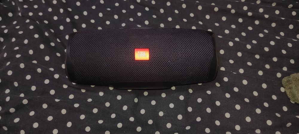 JBL CHARGE 4 майже нова