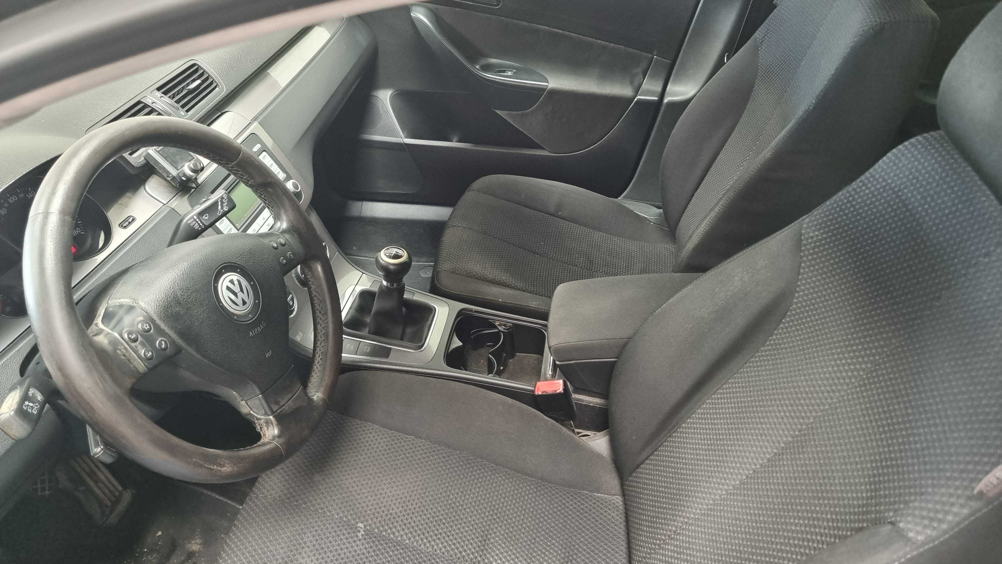 VW Passat 2.0 TDI ST. Bem conservada, bom preço.