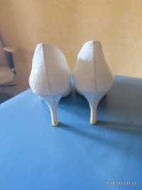 Весільні туфлі білі
