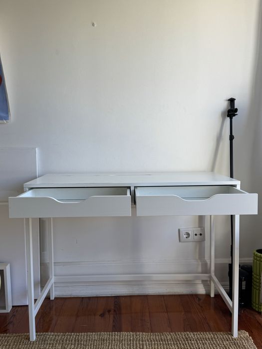 Desk IKEA ALEX in good condition