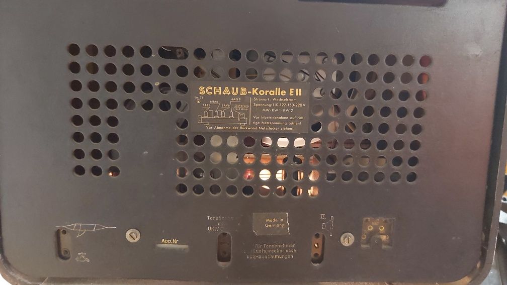 Rádio antigo marca Schaub koralle EII