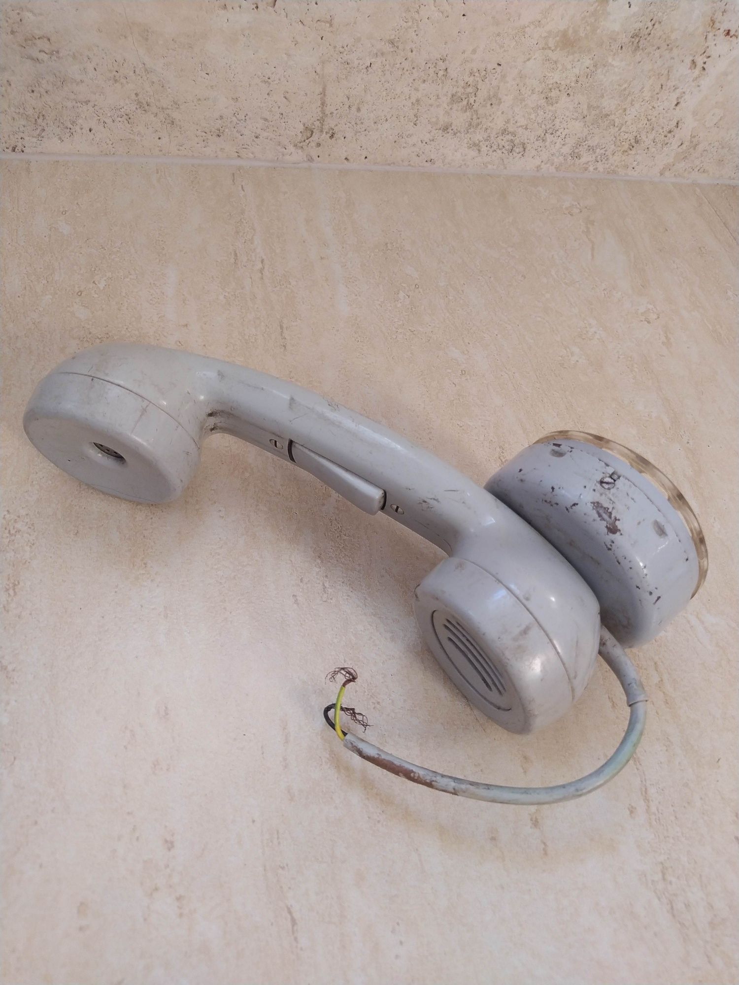 Stary telefon, słuchawka