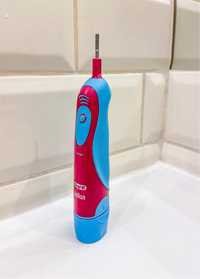 ORAL-B Braun Stages Power Princess  na baterie AA z timerem