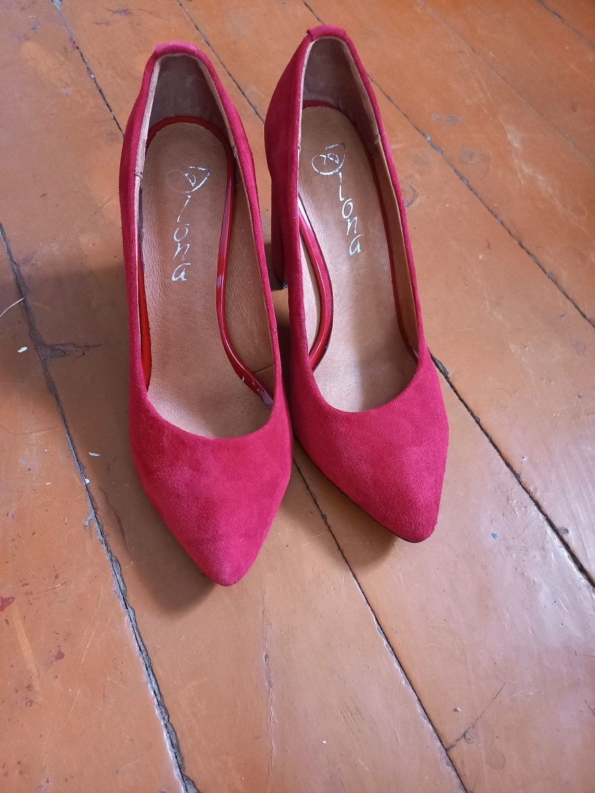 Замшеві туфлі червоного кольору бомбічної якості