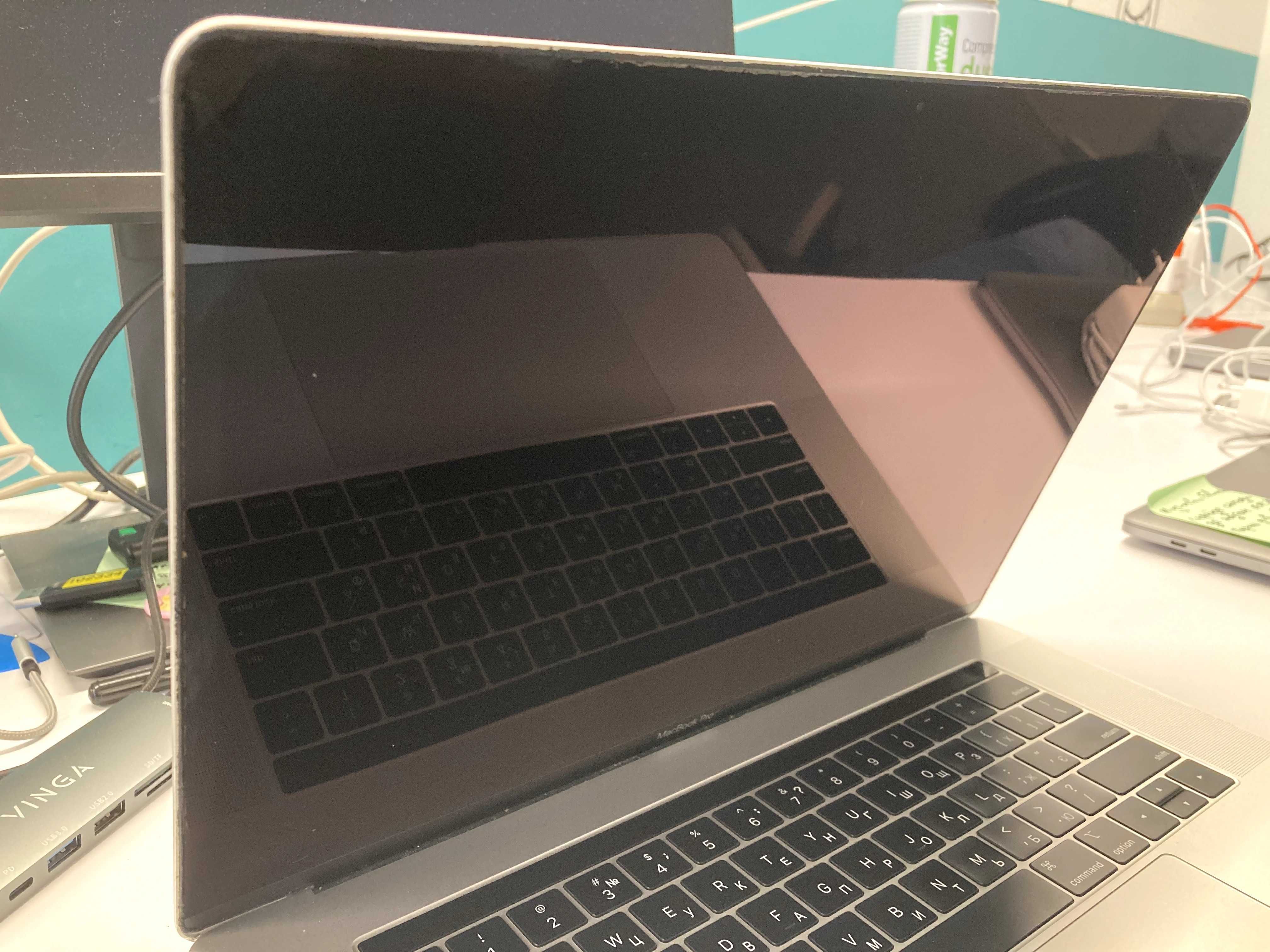 MacBook Pro 2018 15" I7 16 RAM 500 SSD (не працює диплей)