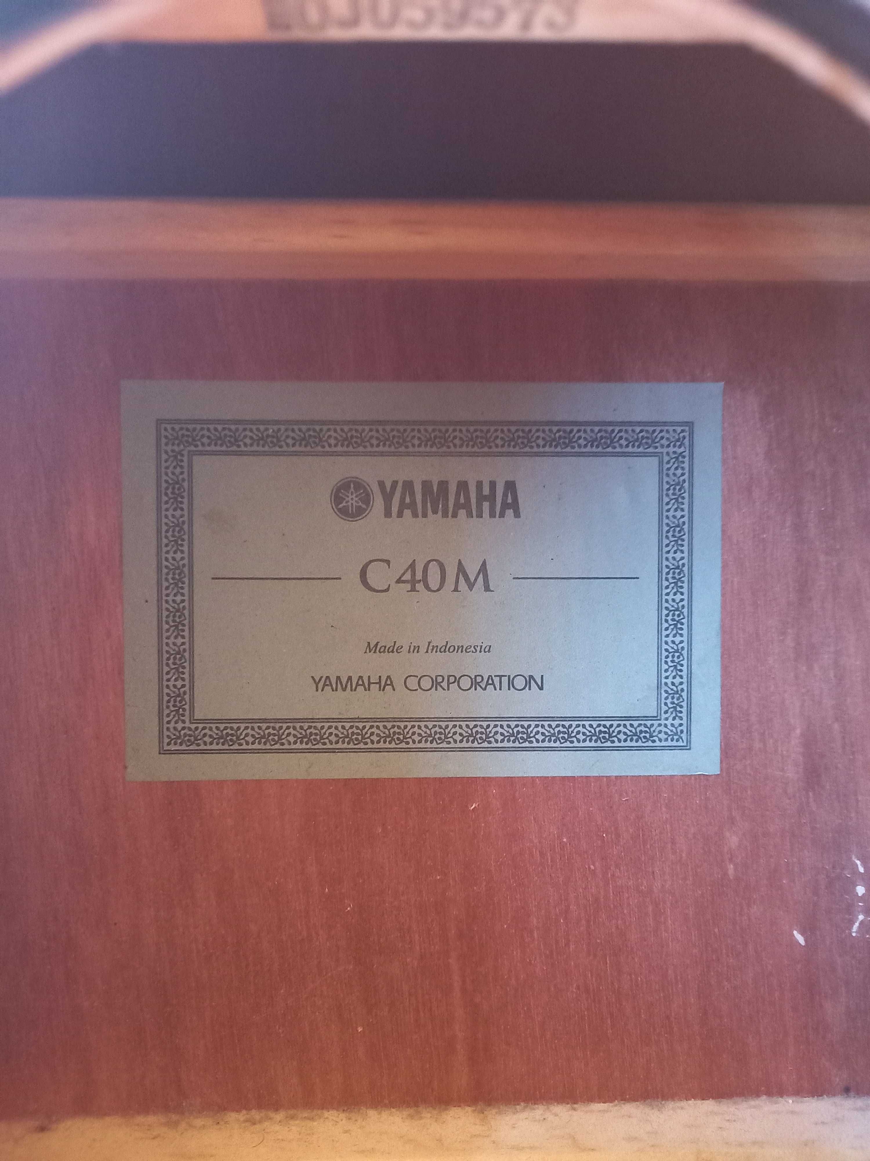 Guitarra clássica YAMAHA C40M + Cordas premium D'Addario EJ45 (novas)
