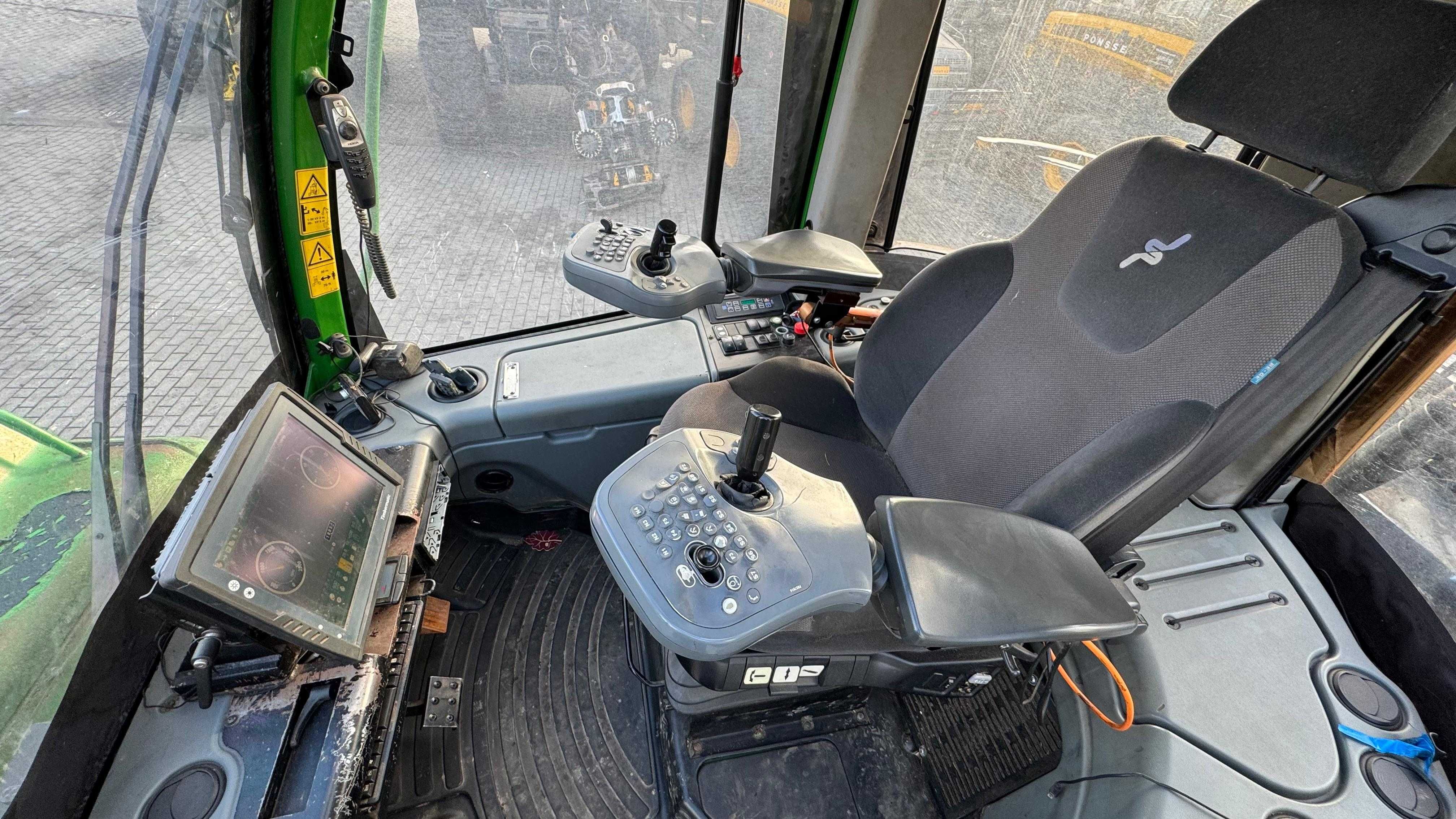 Forwarder John Deere 1510E VLS rok 2011