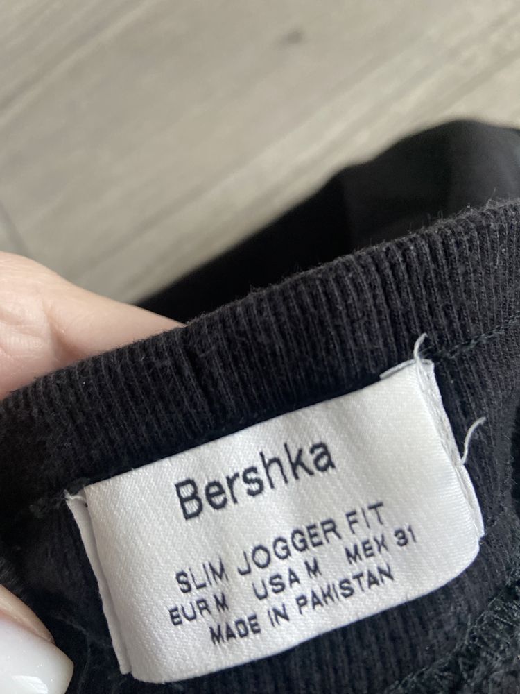 Спортивні штани Bershka М