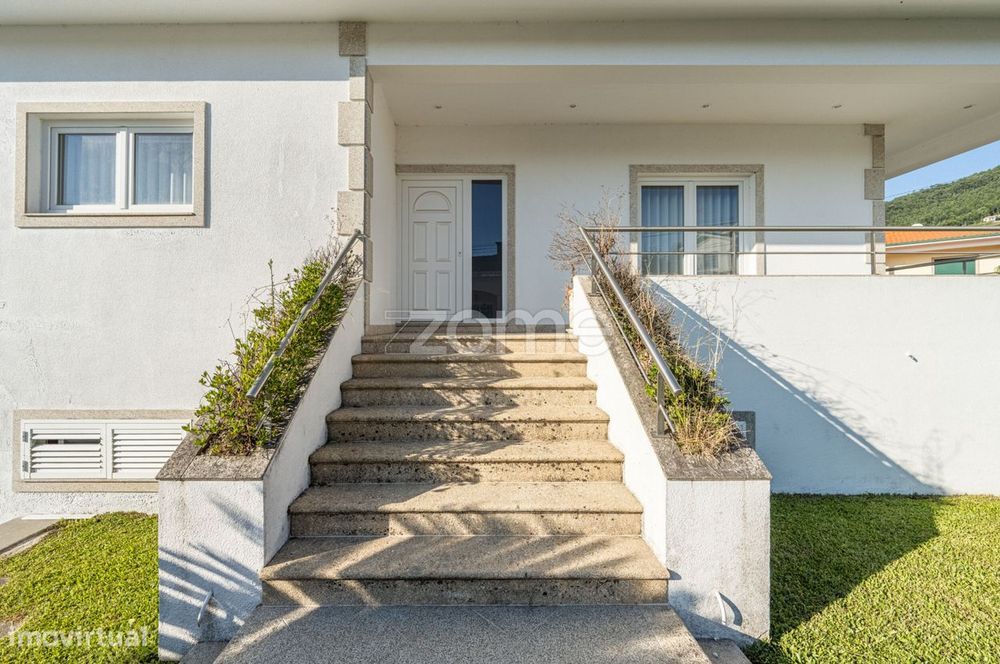 Moradia T3 individual com jardim e churrasqueira em Santo Tirso