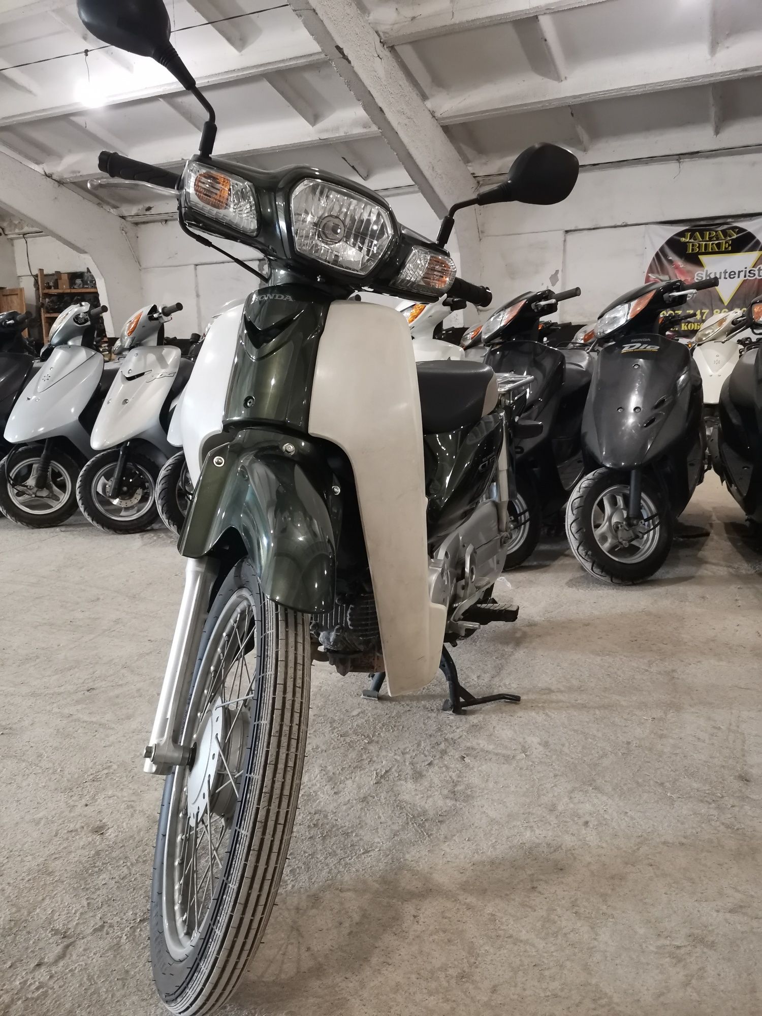 Honda Super Cub AA 04 Склад