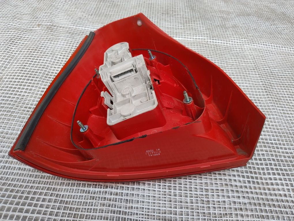 Audi a3 8L lampa prawa tył hatchback HB wysyłka OLX z wkładem  lampy