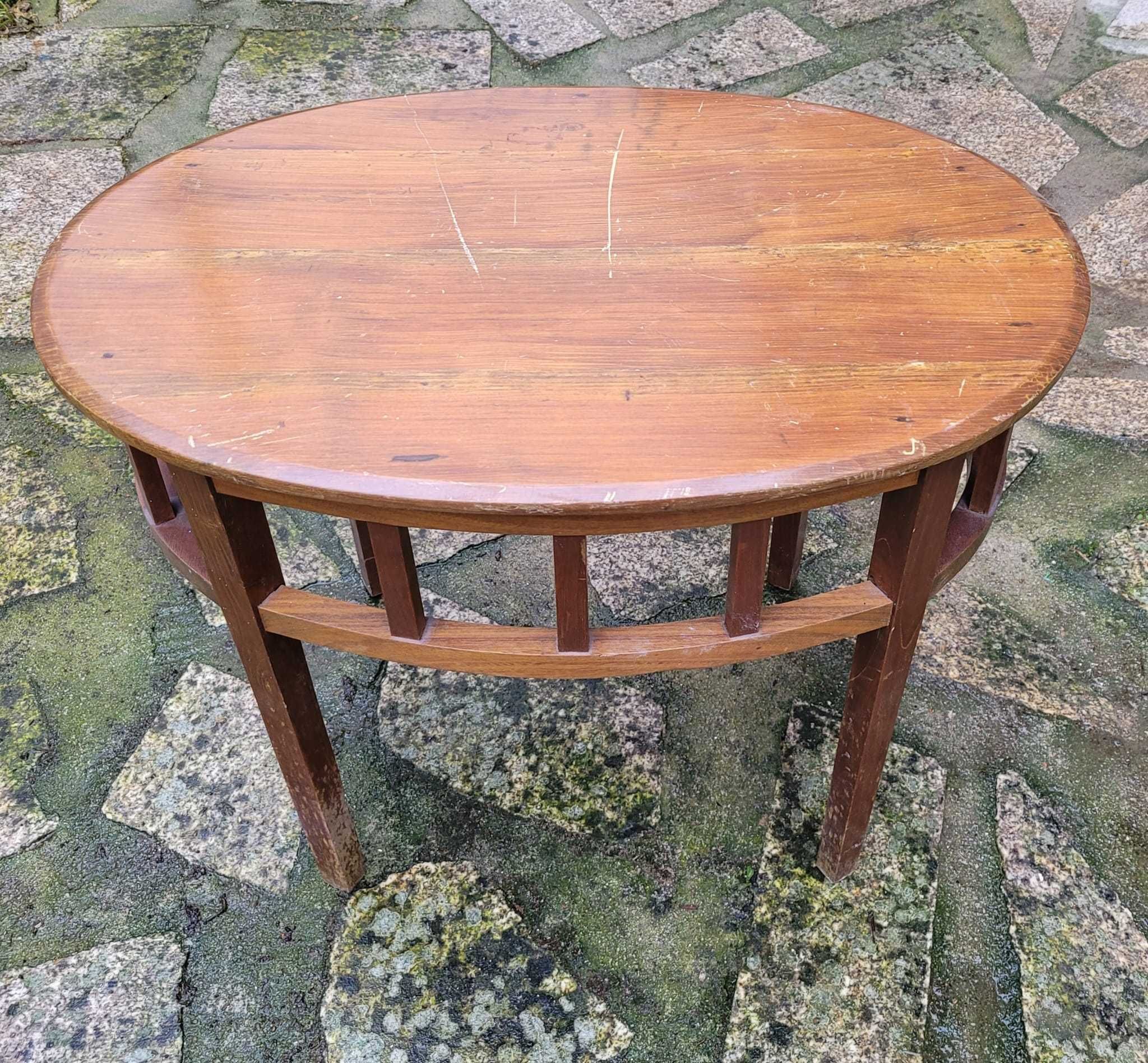 Conjunto de canapé e cadeiras e mesinha de centro (antigo)
