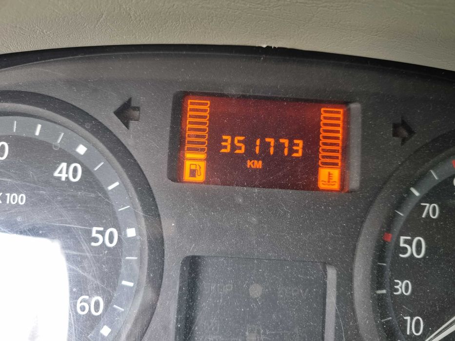 Sprzedam auto Renault Trafic 2.0 dCi 9 osobowy z 2007 roku.