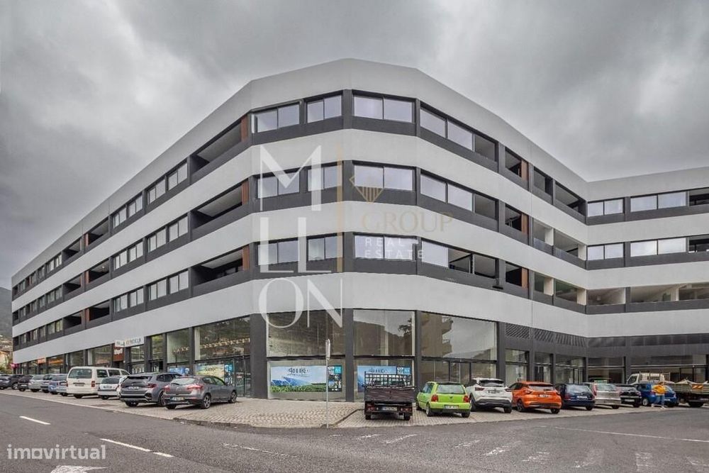 Loja com 721m2 | Frente de Montra | EDIF. PARK MV | Machico