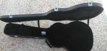 Estojo rígido Ibanez para guitarra.