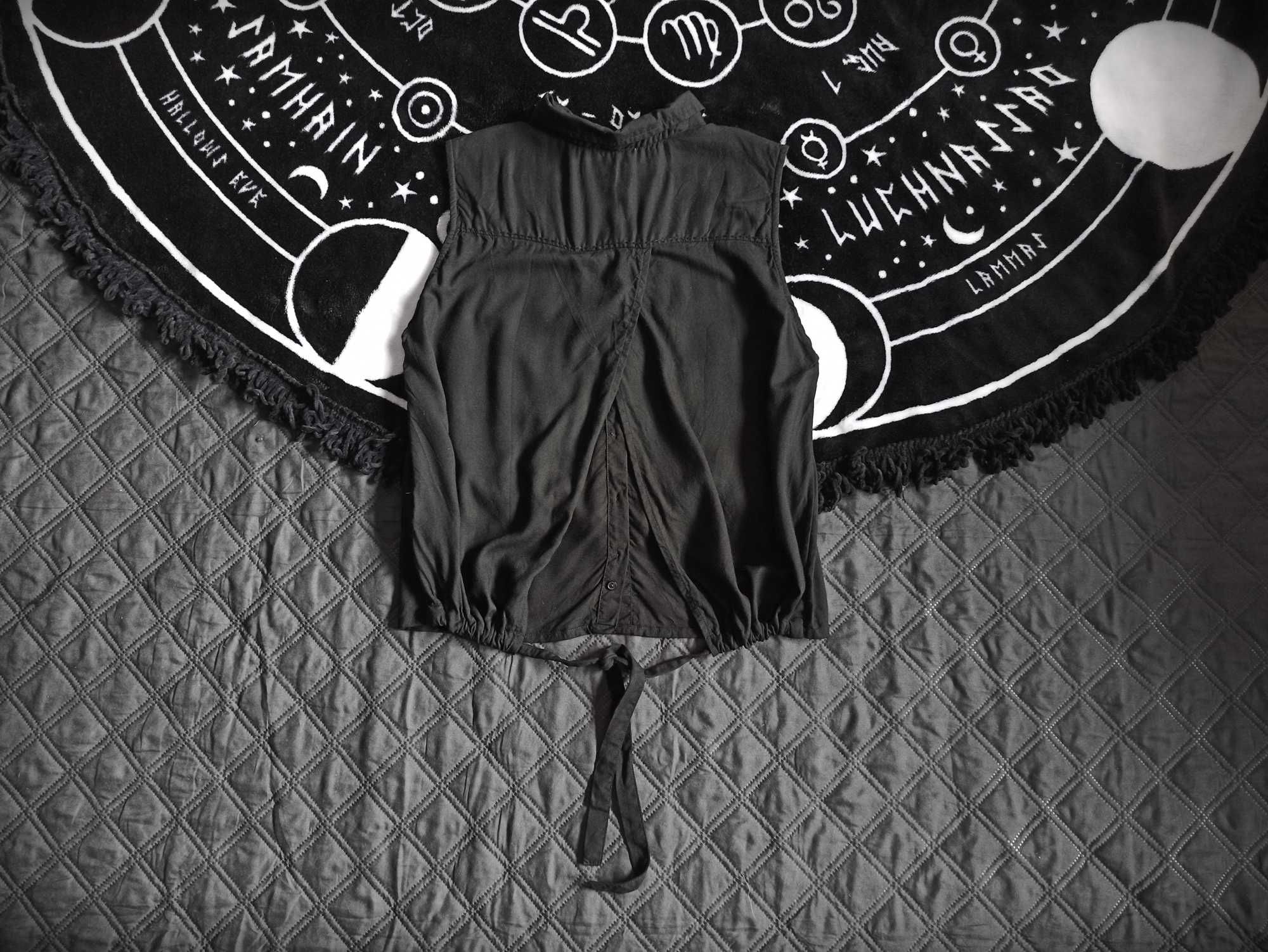 Czarna koszula bez rękawów bez pleców alternative nu goth