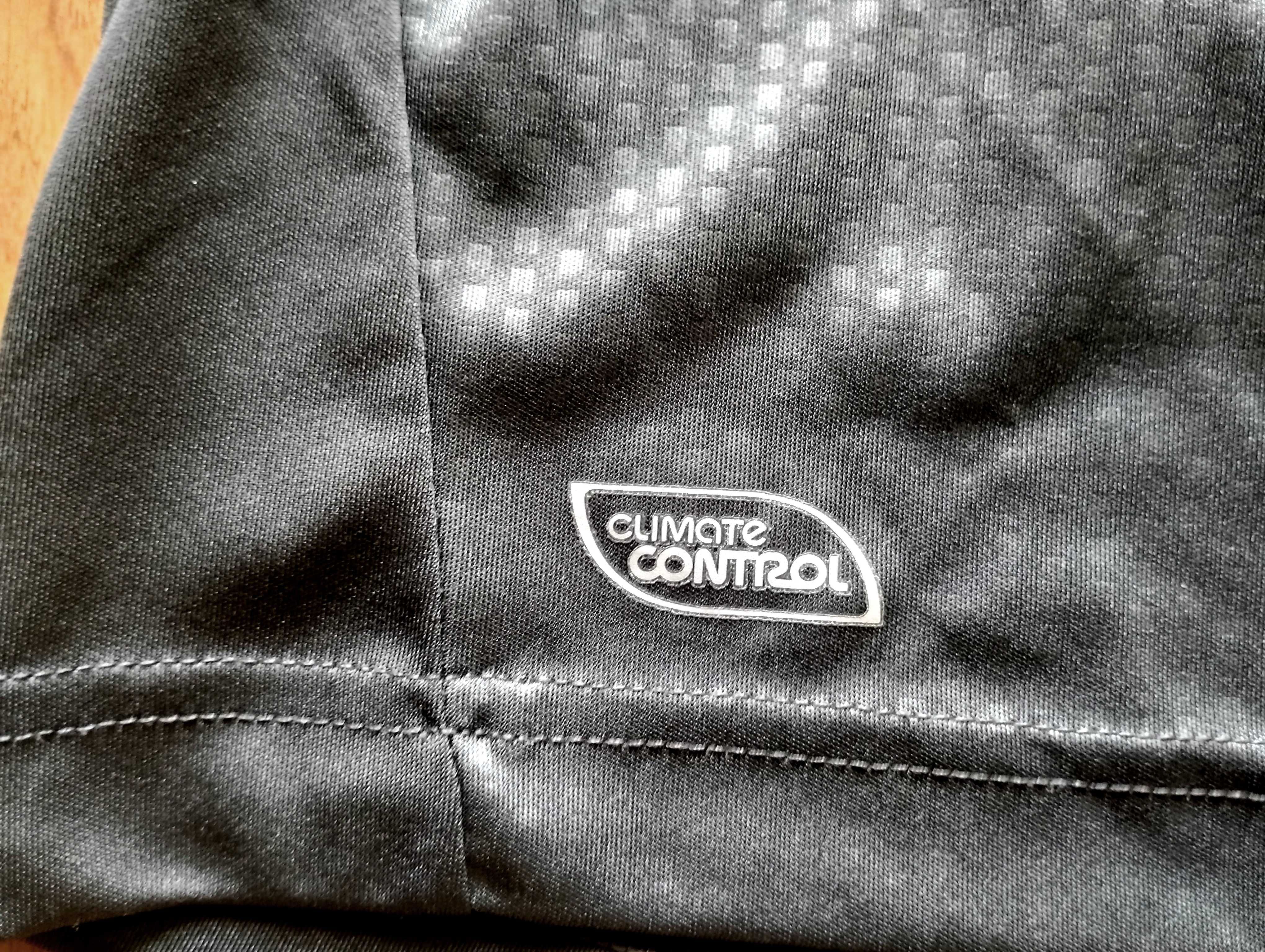 Piłkarska koszulka UMBRO ClimateControl XL , bardziej L.