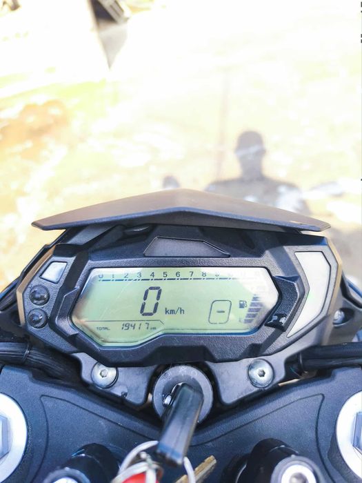 Benelli bn125 com top case
