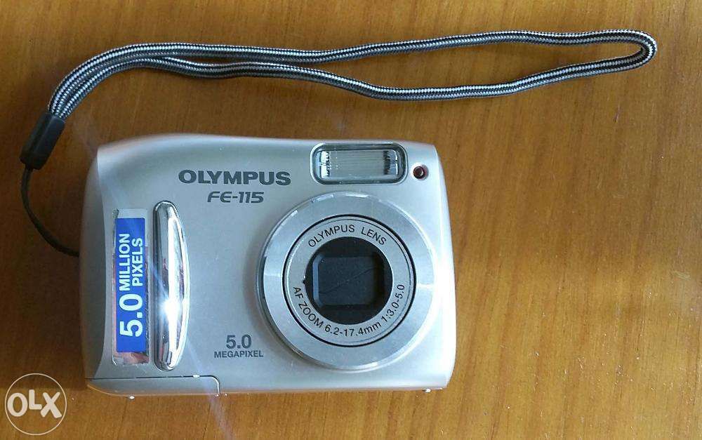 Máquina fotográfica Olympus FE-115