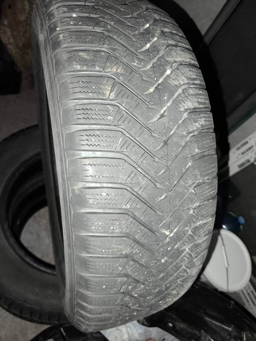 Зимові Шини б/у розміру 235*60 R 18