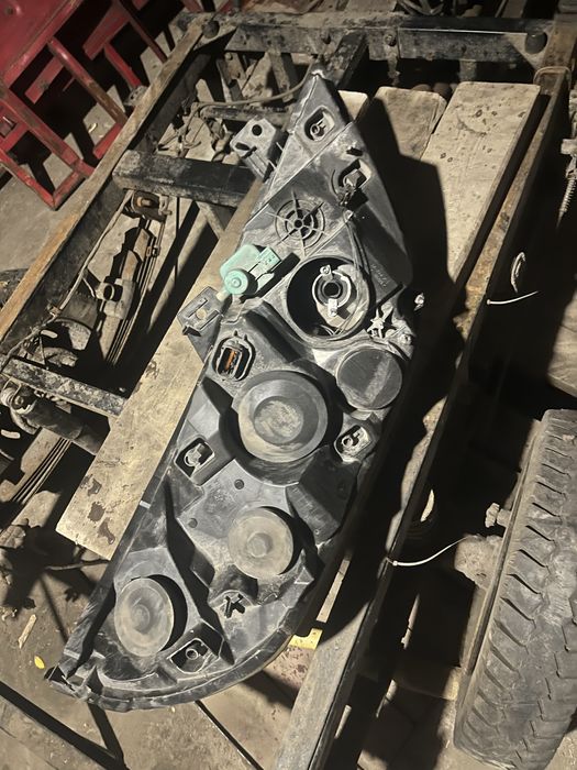 Продам фари на рено мастер оригинал