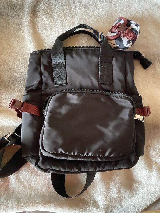 Mochila Preta com acessório