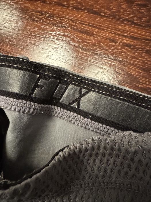 Joelheiras de enduro da Fox tamanho L