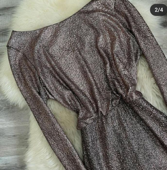 Гарна блискуча сукня