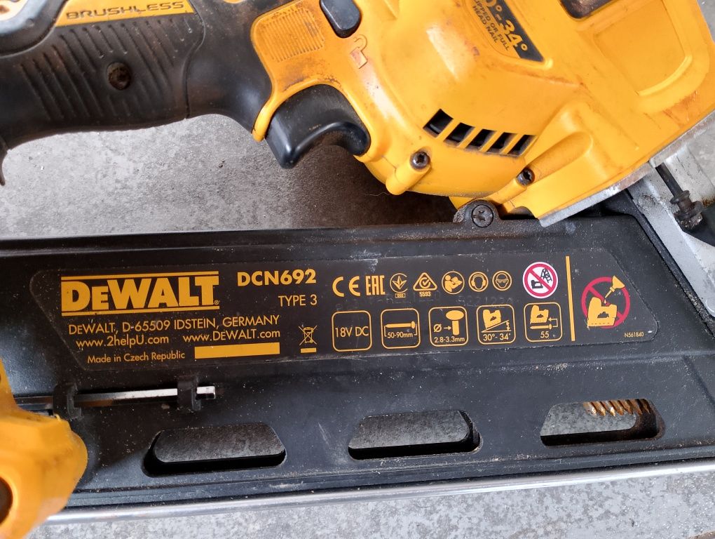 Gwoździarka Dewalt dcn692