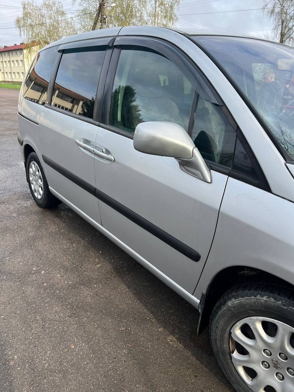 Надійний мінівен peugeot 807