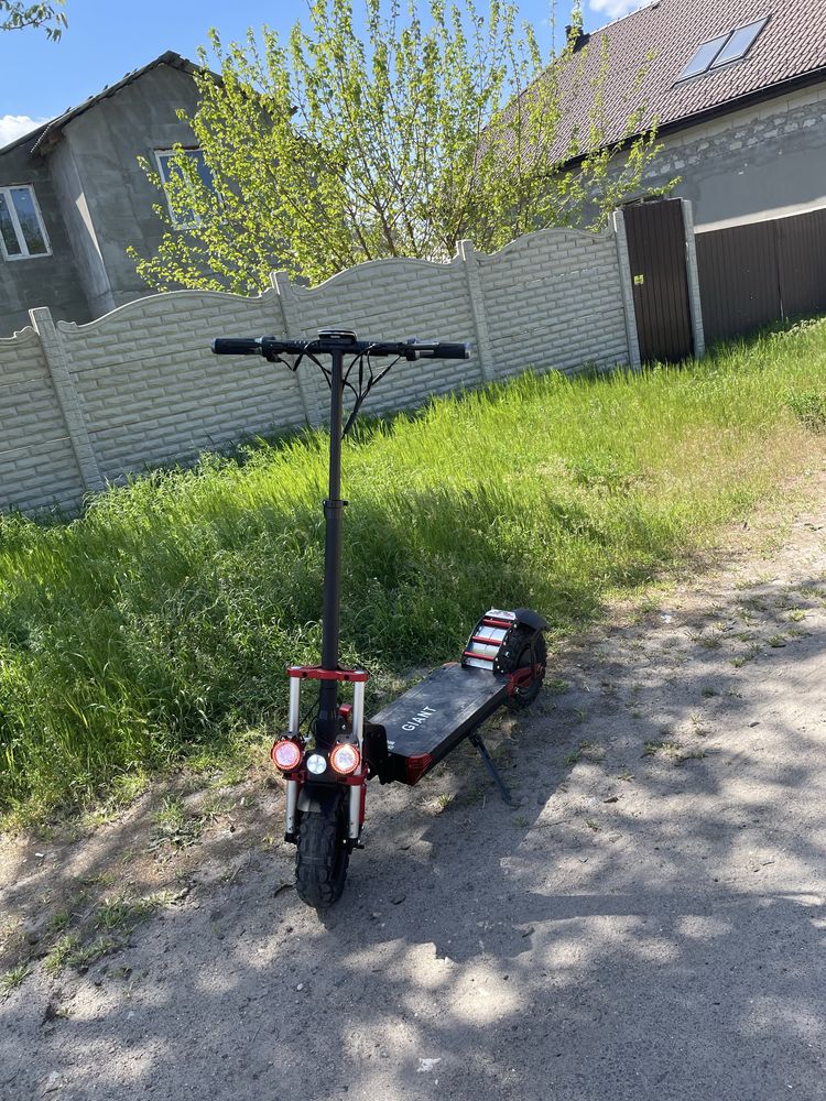 Электросамокат Giant m11
