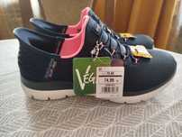 Женские кроссовки фирмы SKECHERS