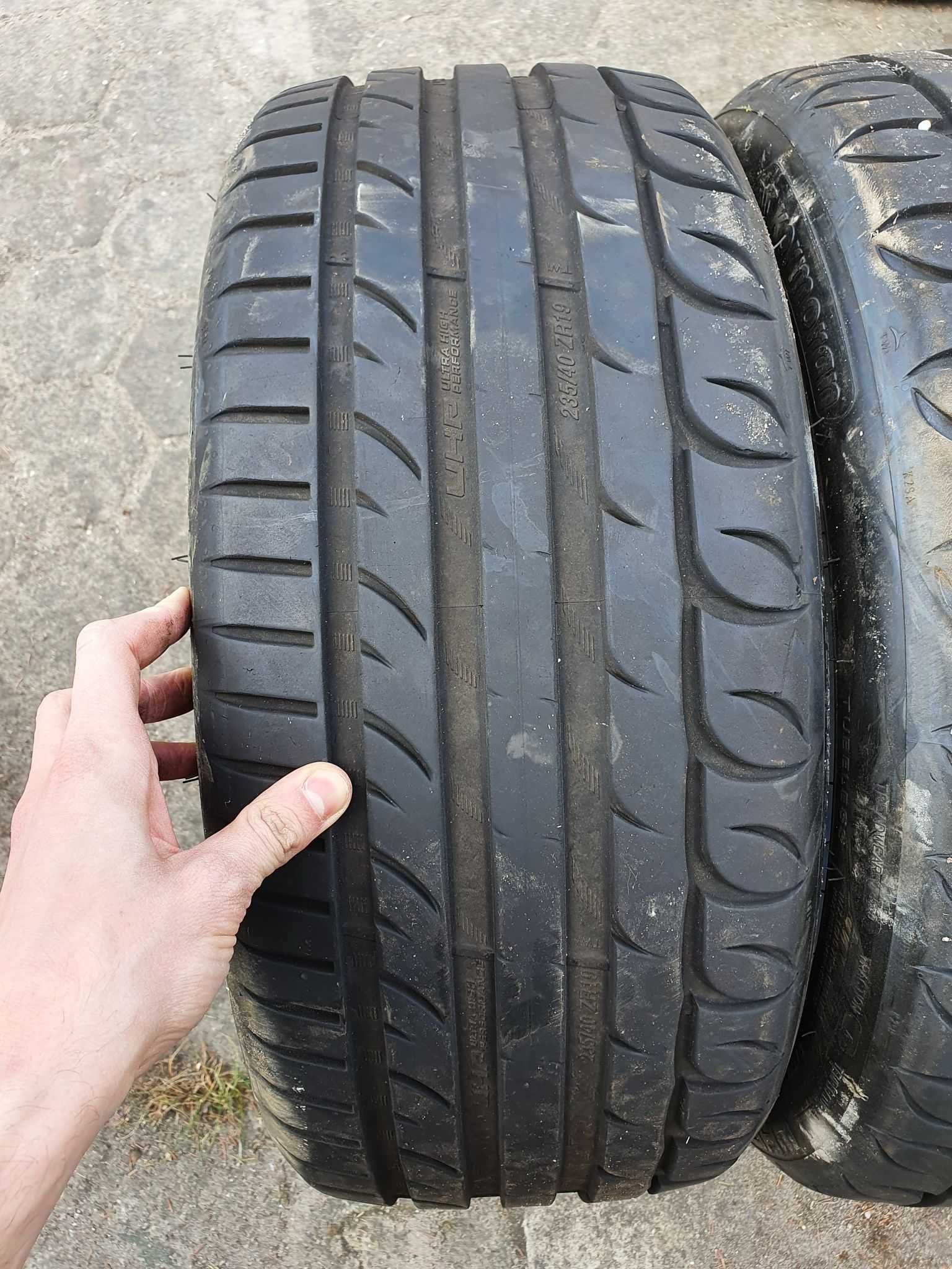 2x Opony Kormoran UHP - 235/40 R19 (96Y)