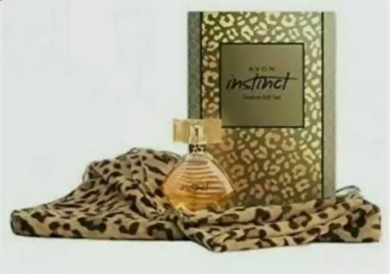 Подарочный набор Avon Instinct : парф. вода 50 ml + шарф