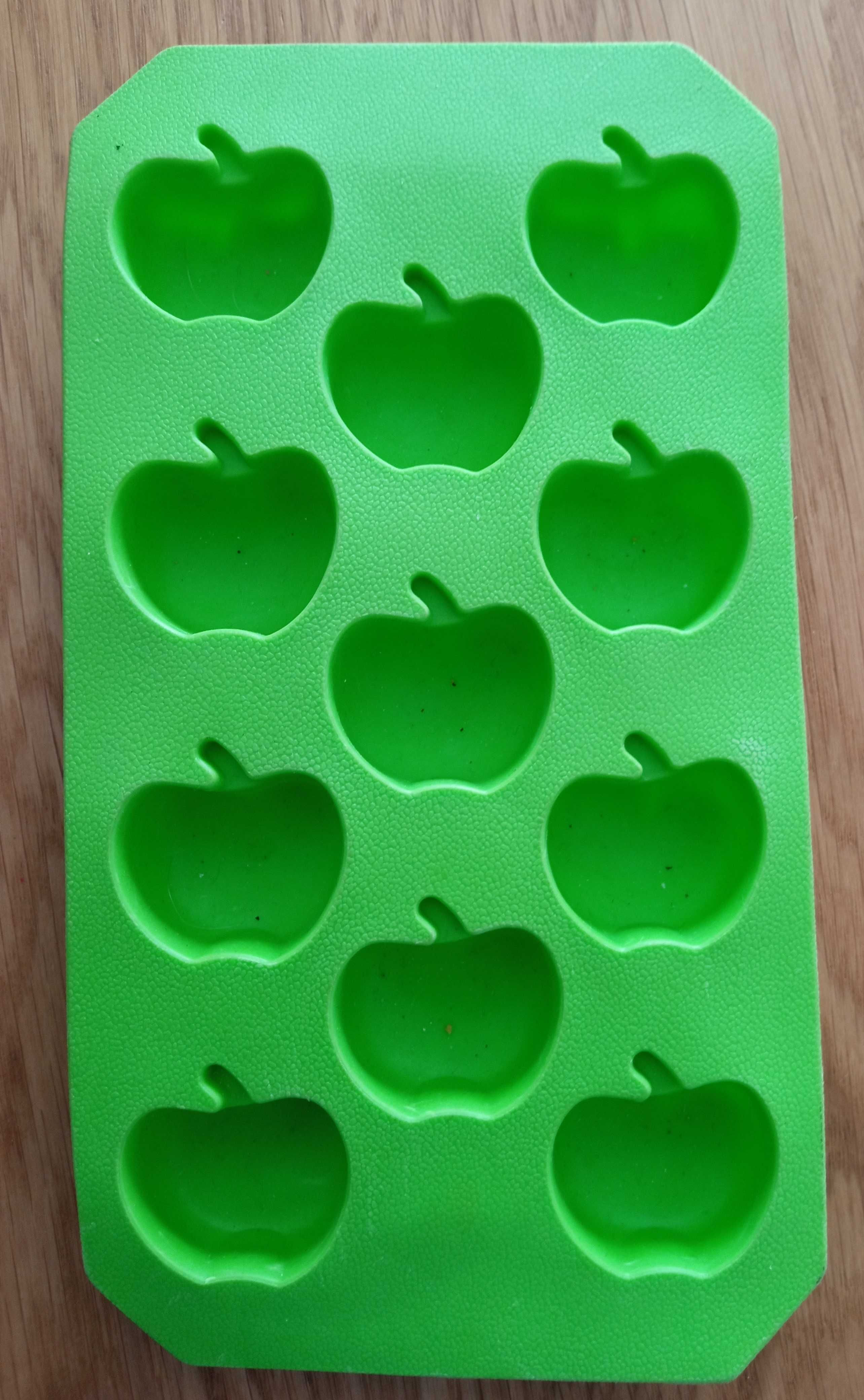 Foremka na kostki lodu w kształcie jabłek