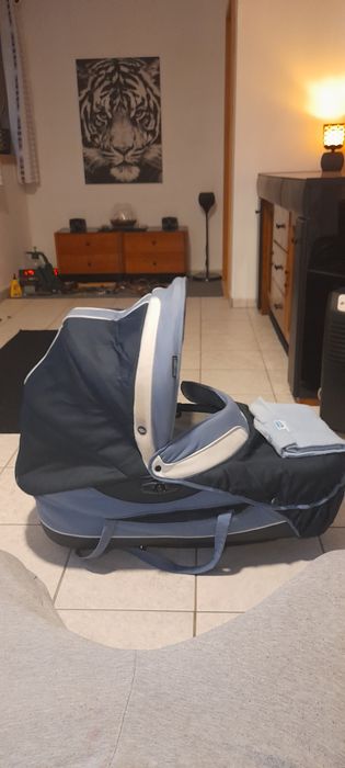 Alcofa e um ovo para bébé