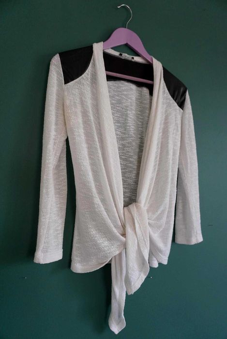 Sweterek kardigan M 38 cienki narzutka pulower biały czarny eko skóra