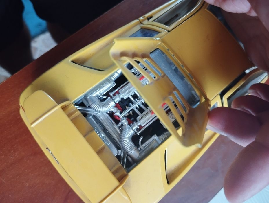 Продам модель машины Lamborghini Diablo (1990) Burago 1:18