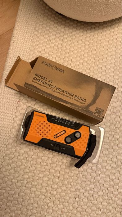 Przenośne radio solarne korbka alarm dynamo awaryjne latarka 2000