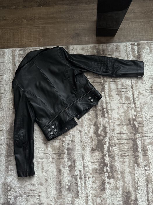 Натуральна шкіряна жіноча куртка