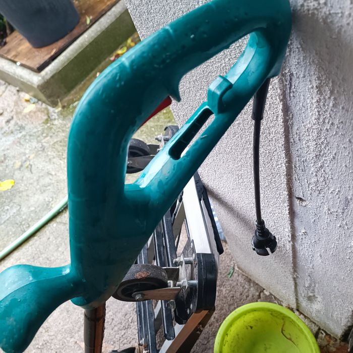 Aparador roçadora Bosch eléctrico