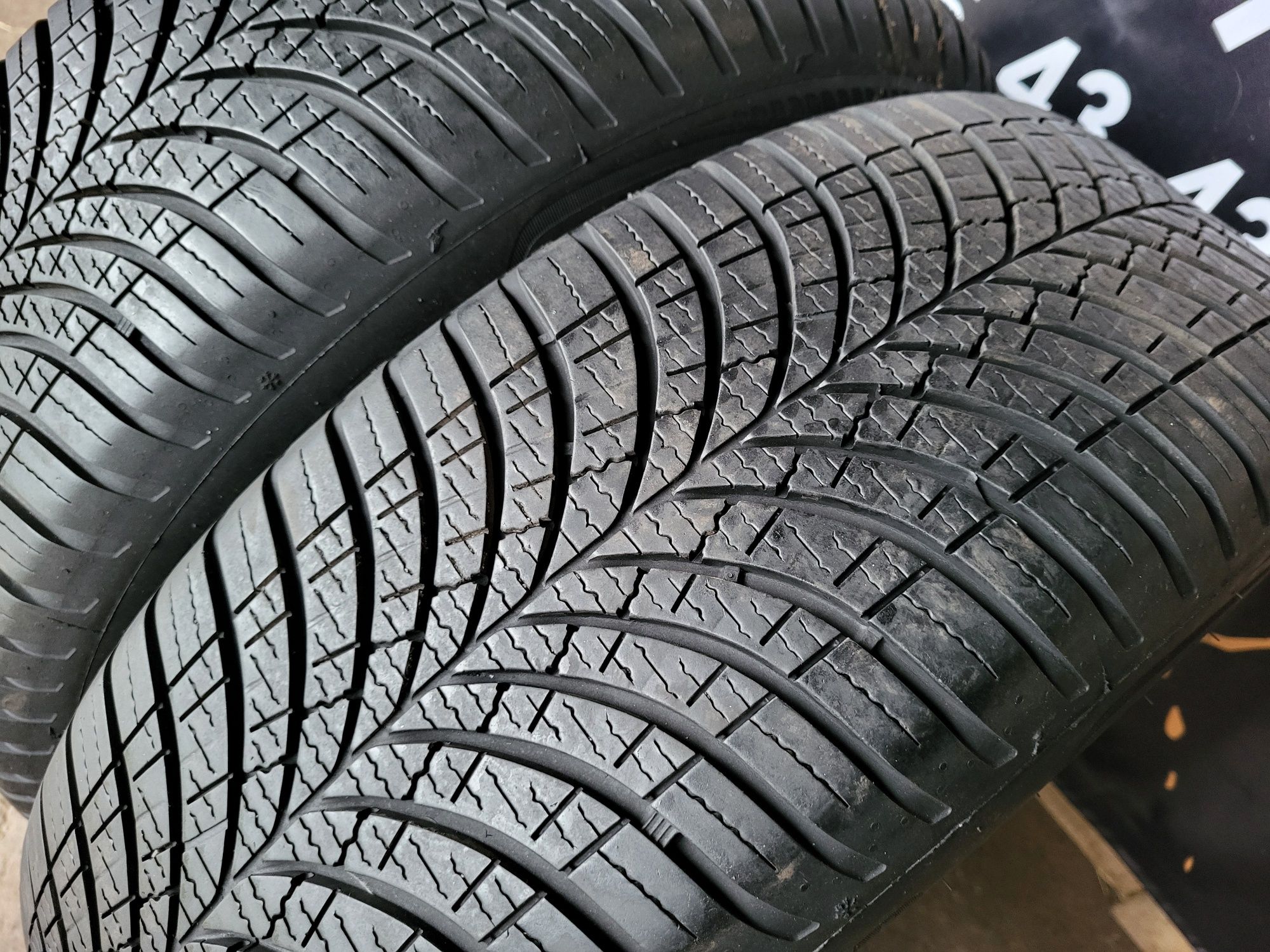 Opony wielosezonowe 205/60/16 Goodyear 22rok