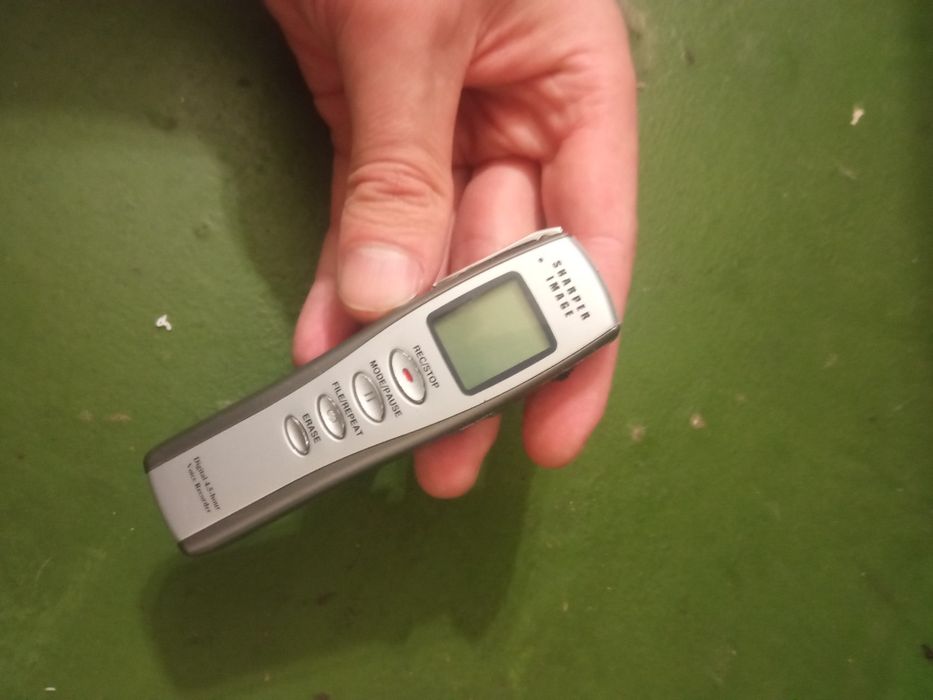 Диктофон на батарейці