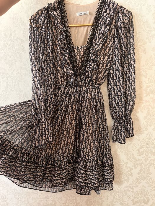 Шикарное Платье диор новое