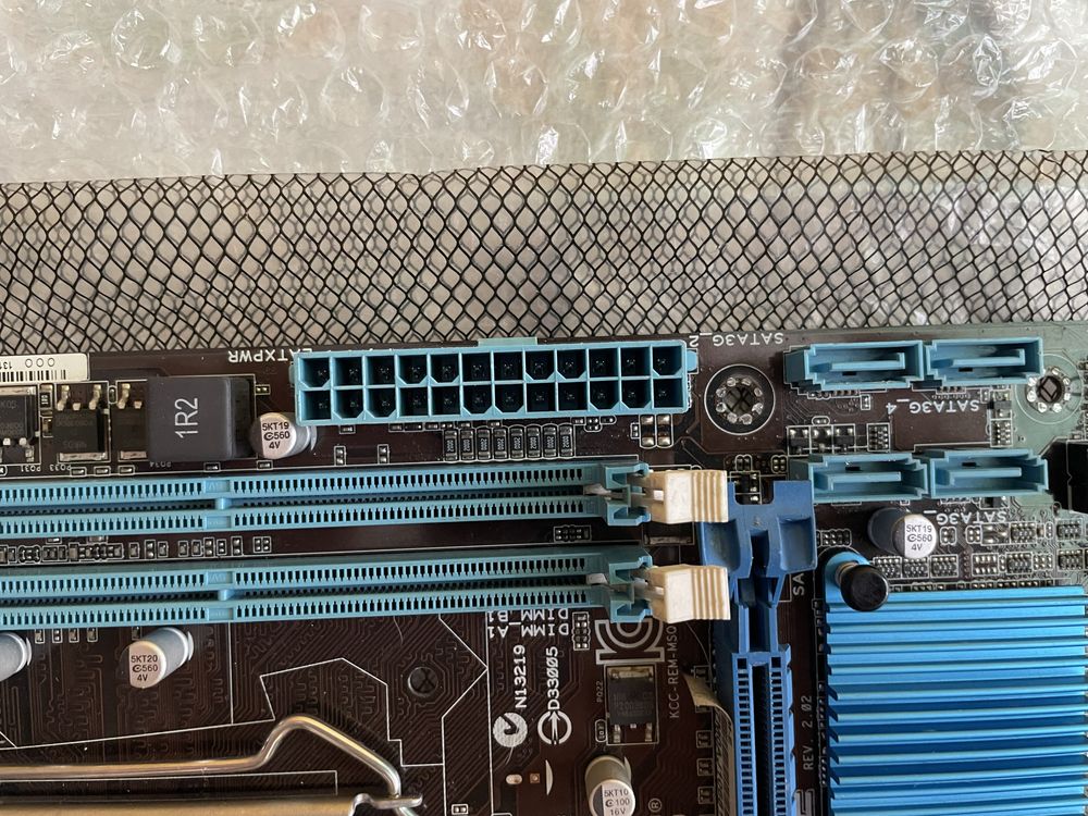 Материнська плата asus H61M-E