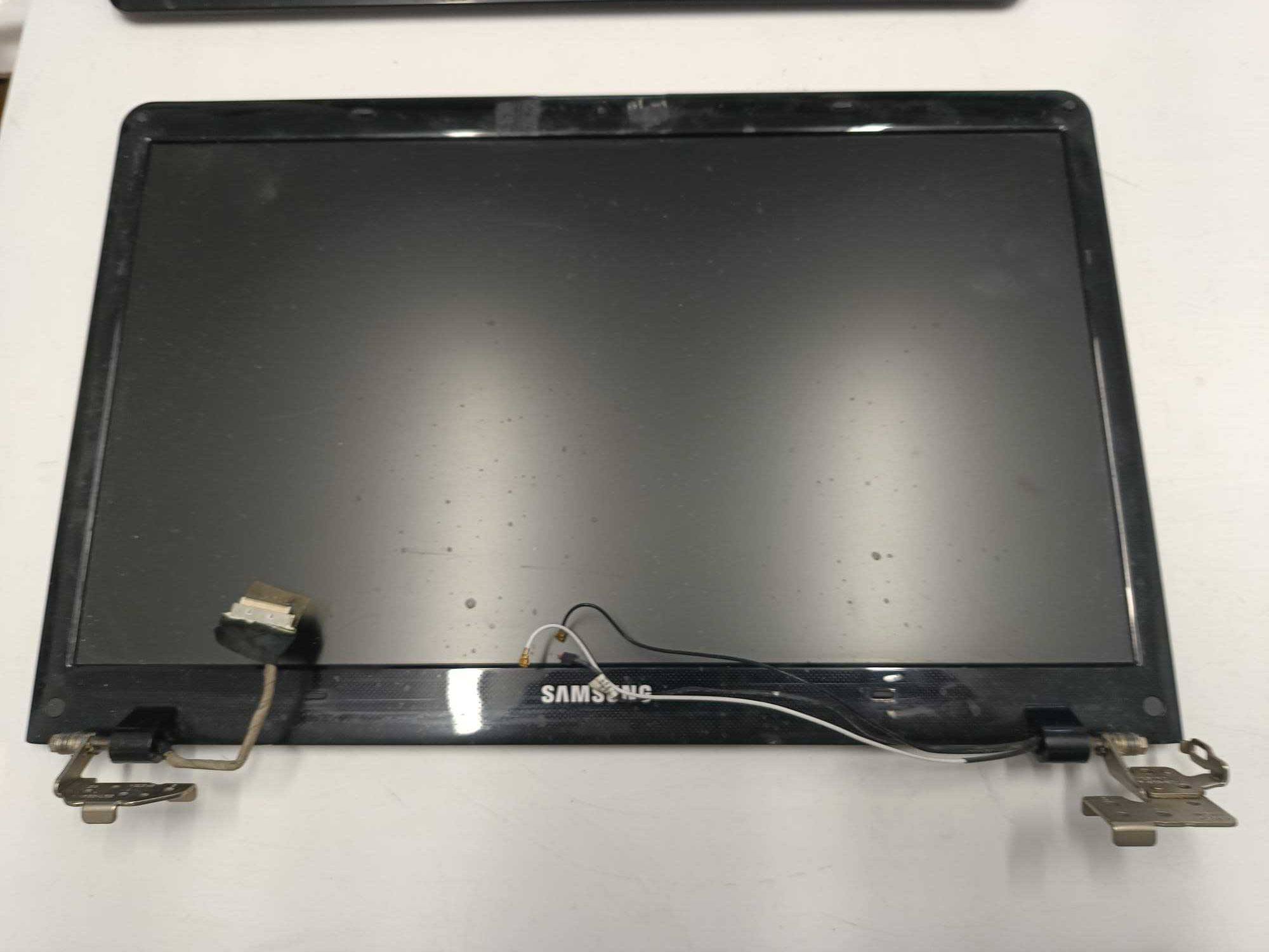 Klapka matrycy do laptopa Samsung NP355E5C.