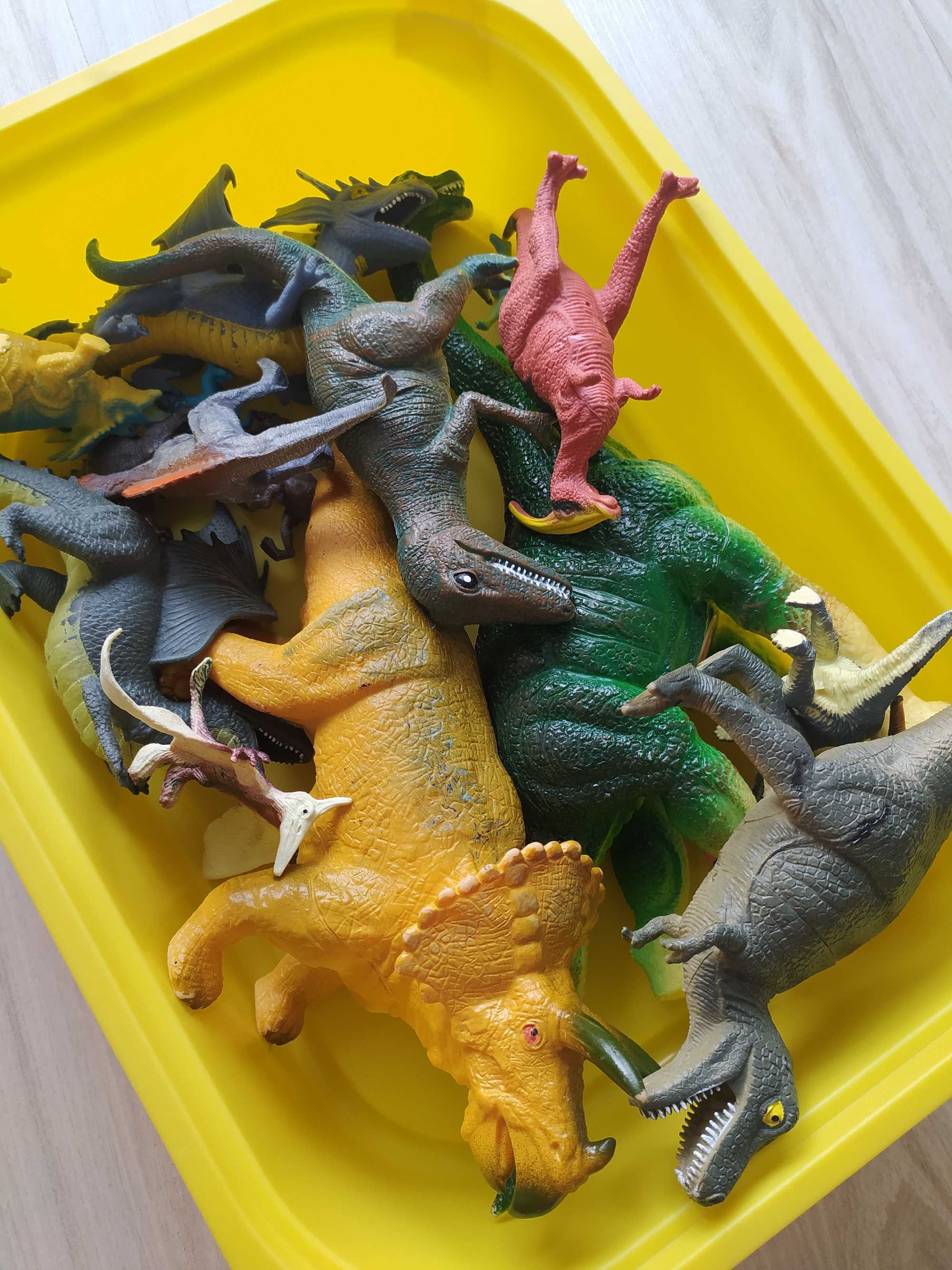 Zestaw gumowych dinozaurów