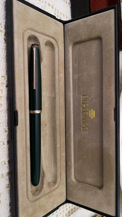 Caneta tinta permanente marca Diplomat