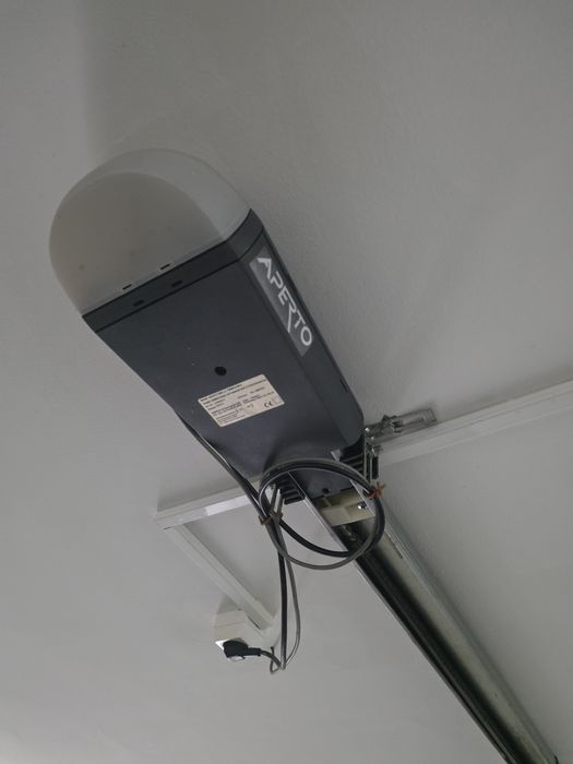 Portão de garagem seccionado 4,5 m largura e 2,30 altura com Motor