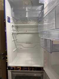 Холодильник працює немае фріону
